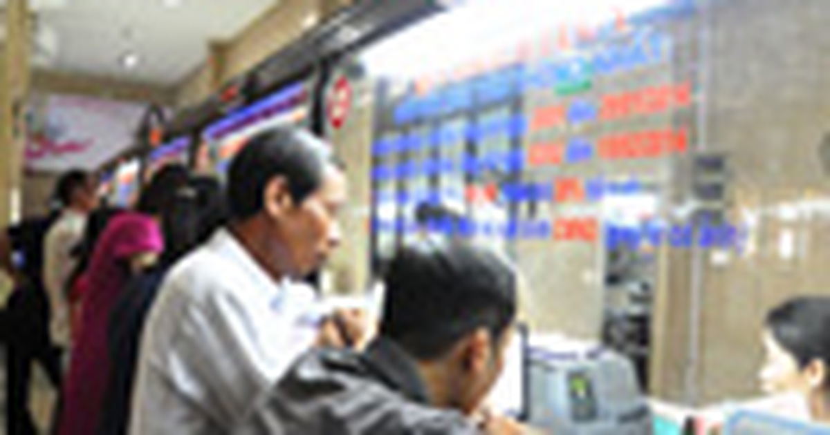 Ga Hà Nội thong thả ngày đầu bán vé tàu tết