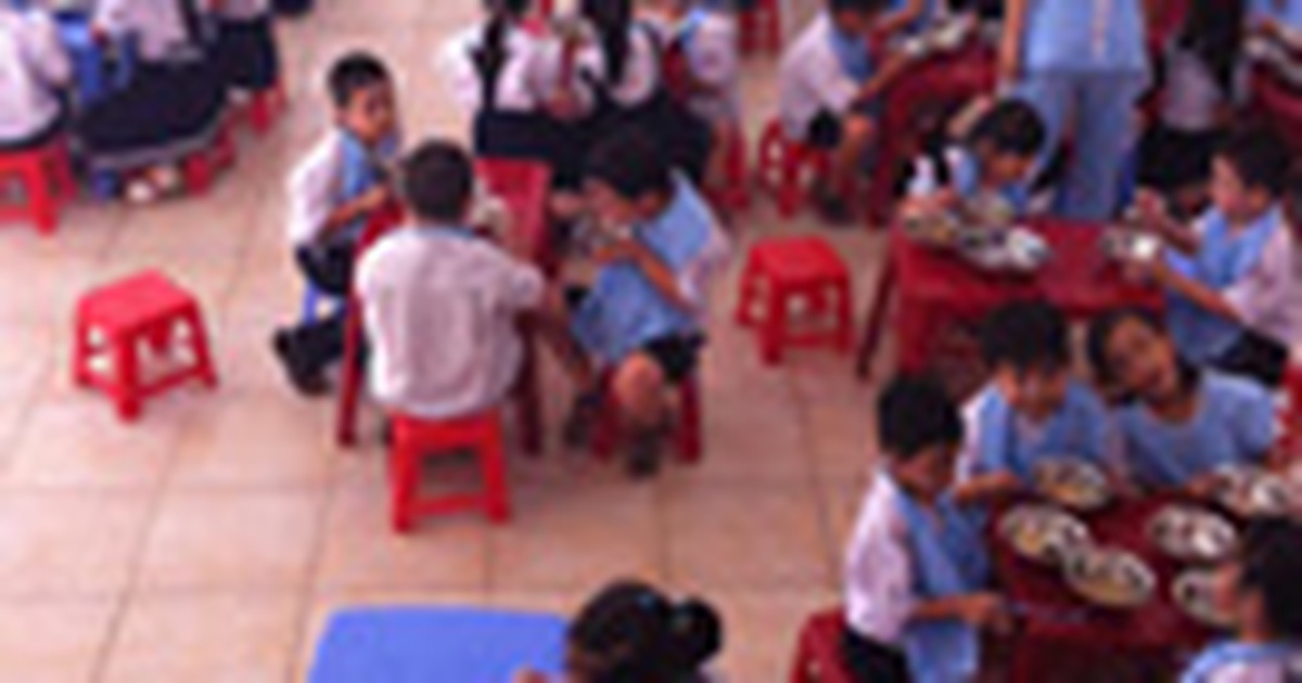 Phụ huynh phản ứng chất lượng bữa ăn bán trú