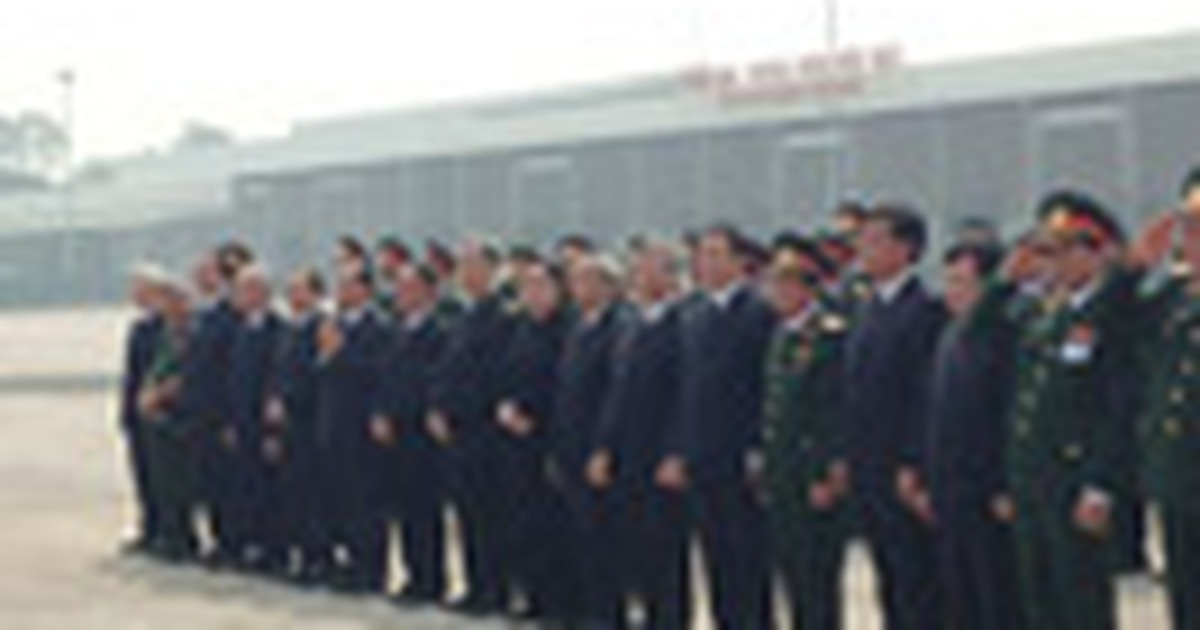 Cận cảnh chuyên cơ đưa linh cữu Đại tướng về Quảng Bình