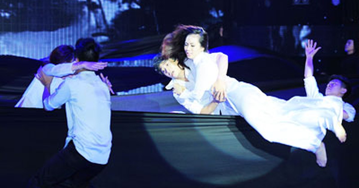 Got to dance: Học sinh hy sinh cứu bạn trong cơn lũ lên sân khấu