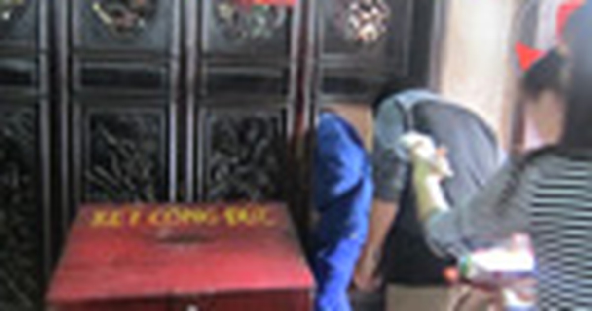 Phát ấn đền Bảo Lộc: Vào luồn ra cúi để làm quan