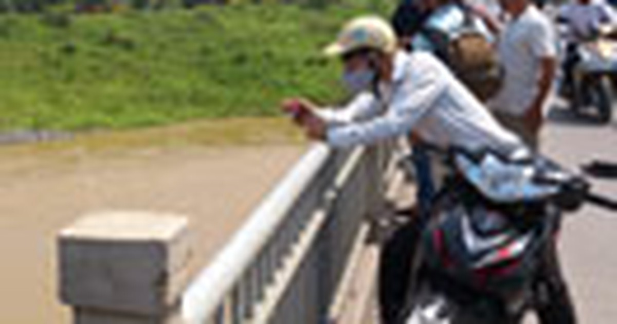 Vụ chồng nhẫn tâm đẩy vợ xuống sông cho chết: Chỉ “giúp” vợ tự tử