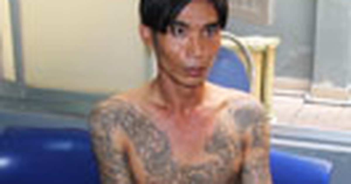 CSGT bắt hai tên cướp giật túi xách của du khách Úc