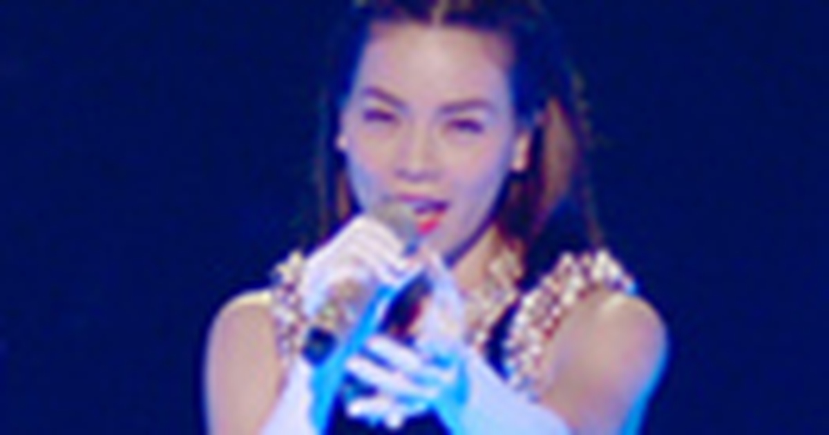 Hồ Ngọc Hà 'cháy' hết mình trên sân khấu Bắc Kinh