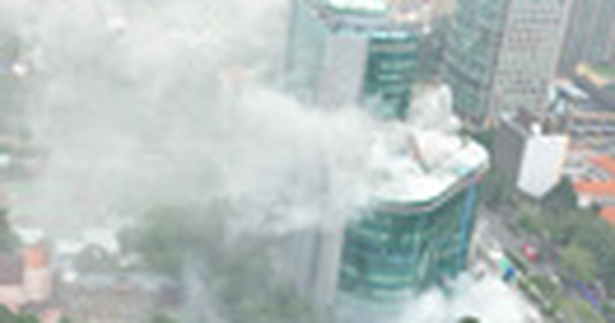 Trực thăng bay cứu người trong 'vụ cháy' Diamond Plaza, TP.HCM