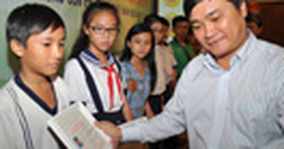 Học bổng cho con em những người bán báo