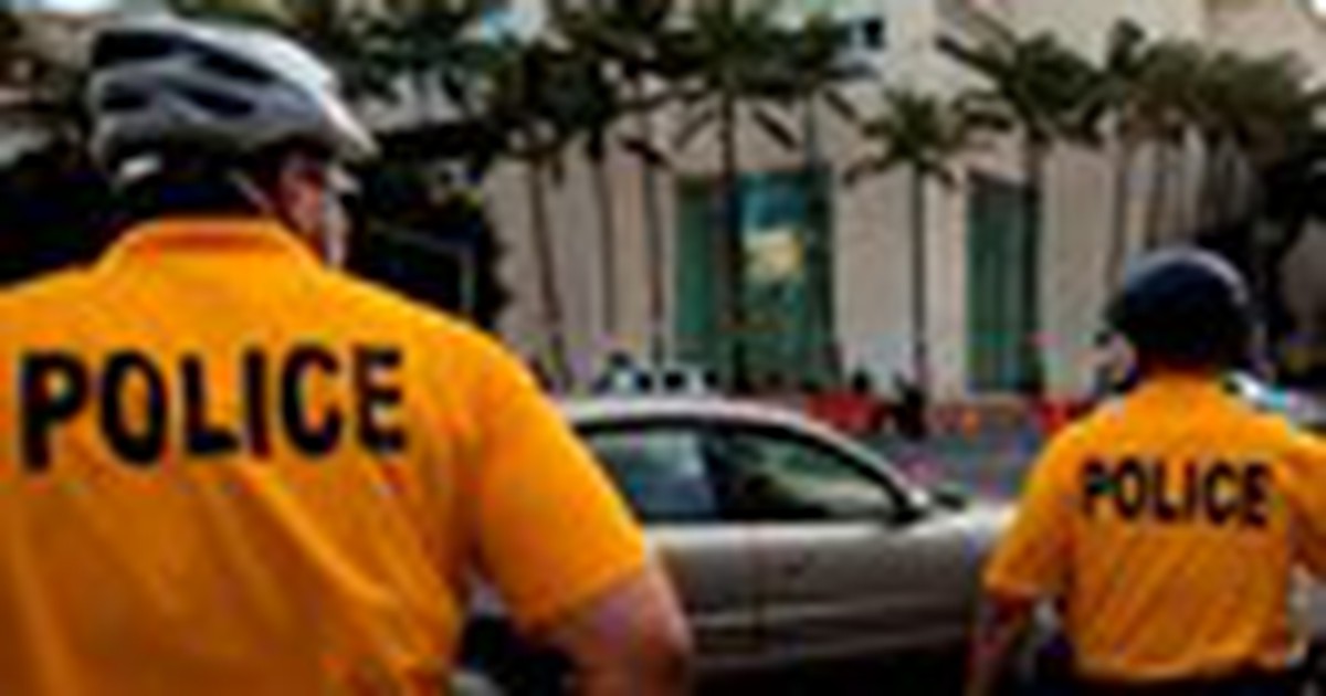 Cảnh sát bang Hawaii bị tước quyền quan hệ tình dục với gái mại dâm