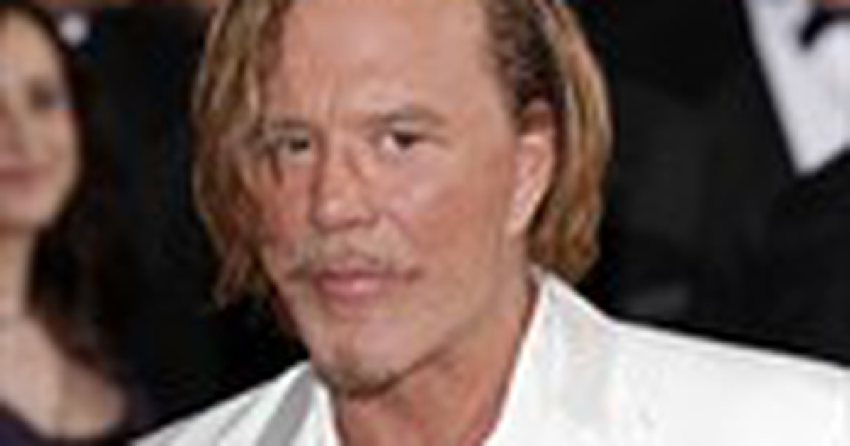 'Võ sĩ' Mickey Rourke trở lại