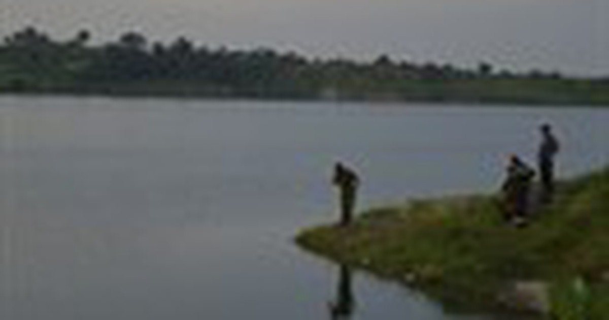 Bơi thi ở 'hồ tử thần', một thiếu niên mất tích