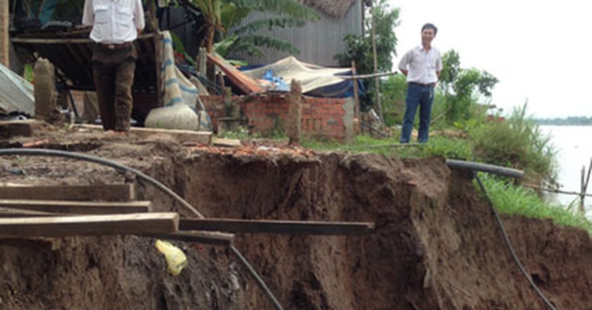 Sạt lở nghiêm trọng bờ sông Hậu dài gần 5 km