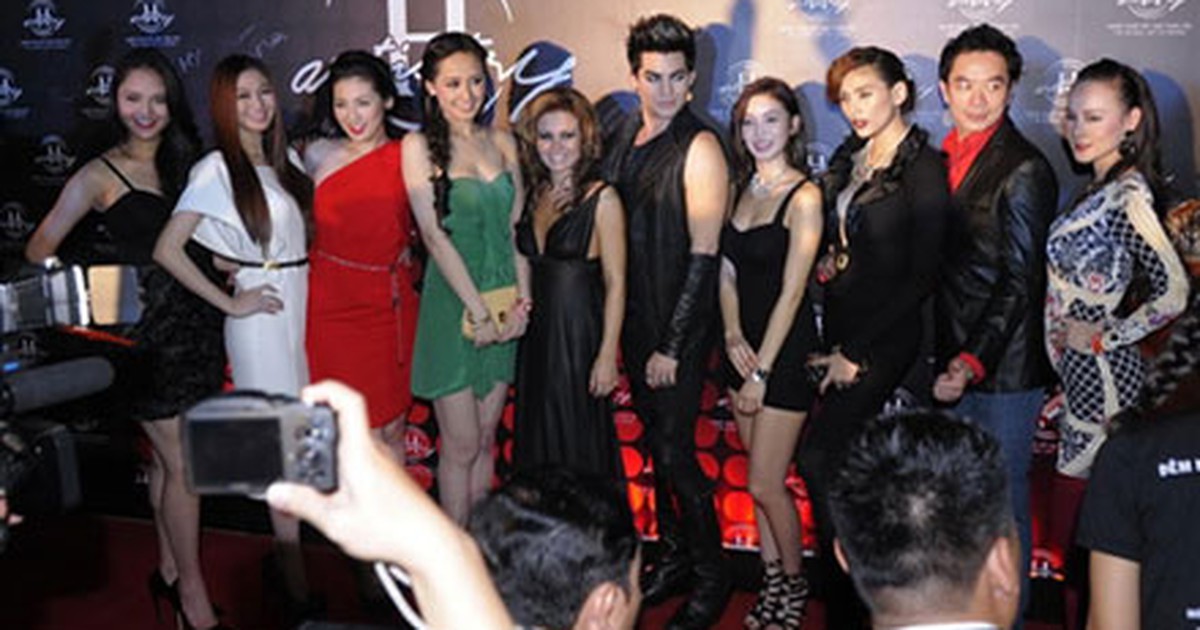 Sao Việt “đổ xô” đi xem Adam Lambert trình diễn