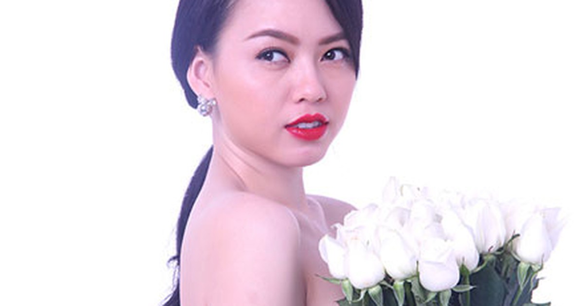 Vũ Hoàng Điệp tái xuất với bộ ảnh lấy hoa hồng che ngực