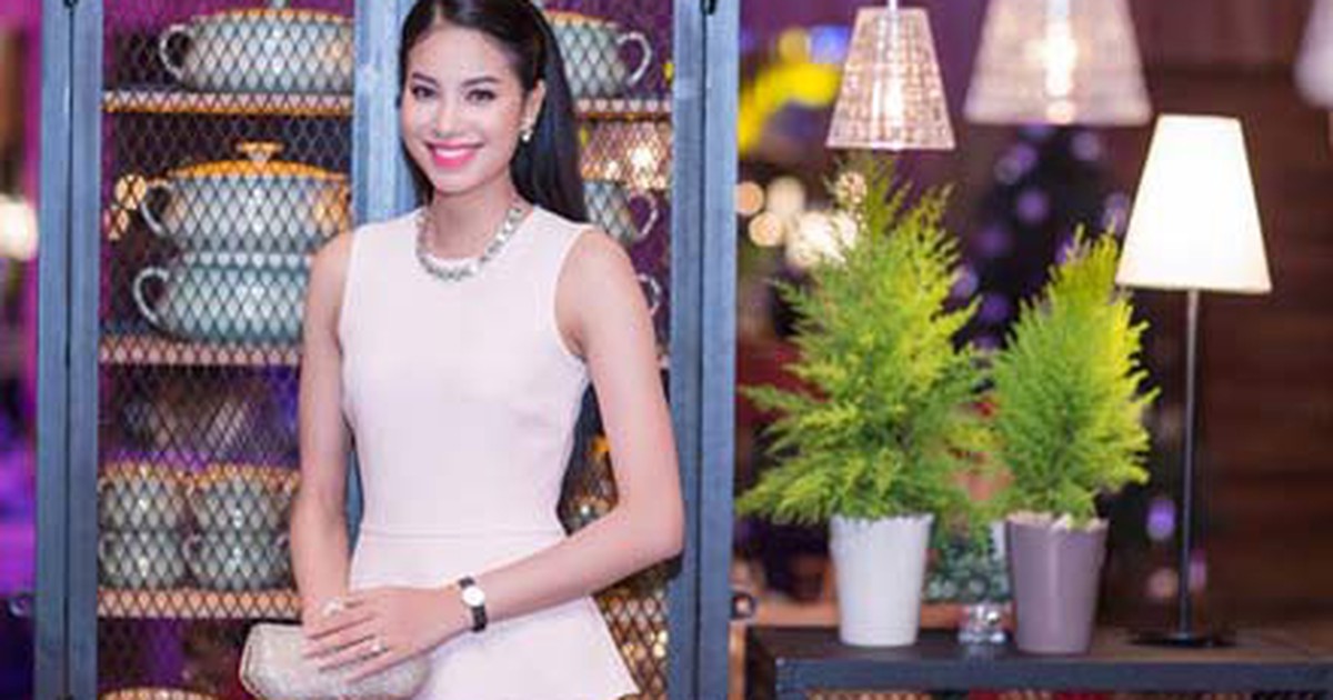 Á hậu Phạm Hương đọ vẻ nền nã với Trần Thị Quỳnh