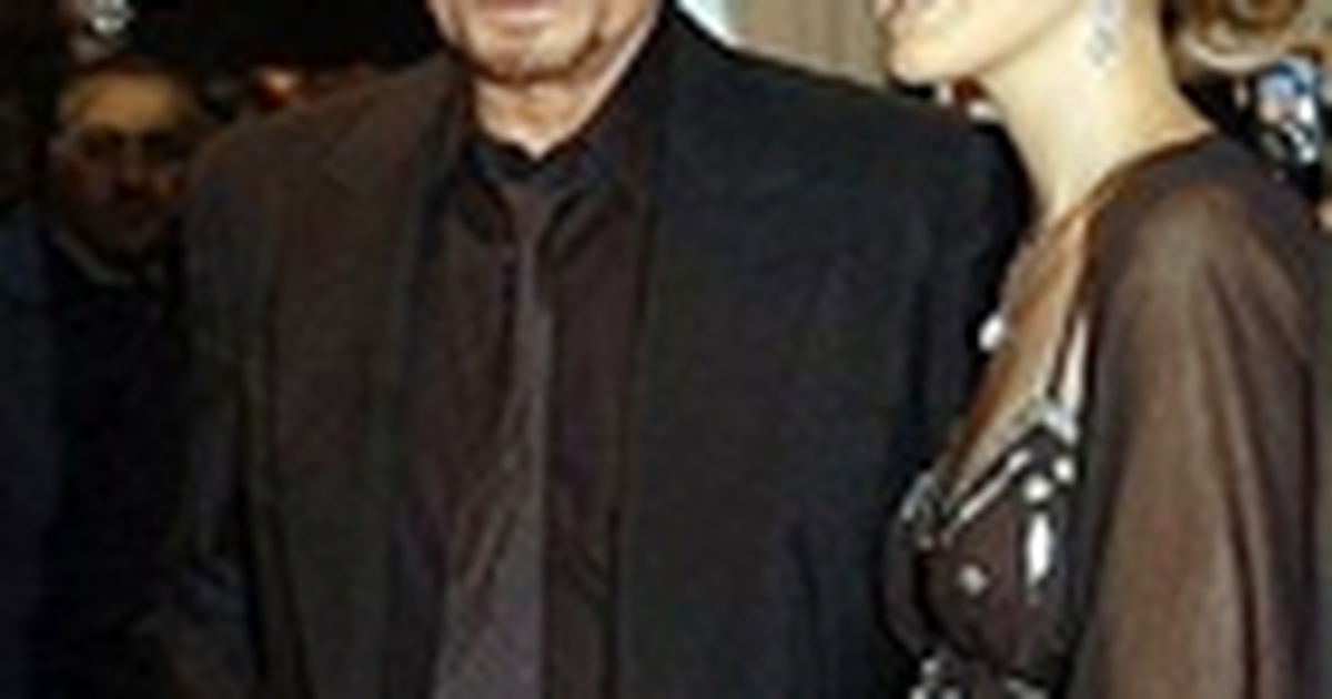 Ngôi sao Pháp nhận con nuôi người Việt Nam