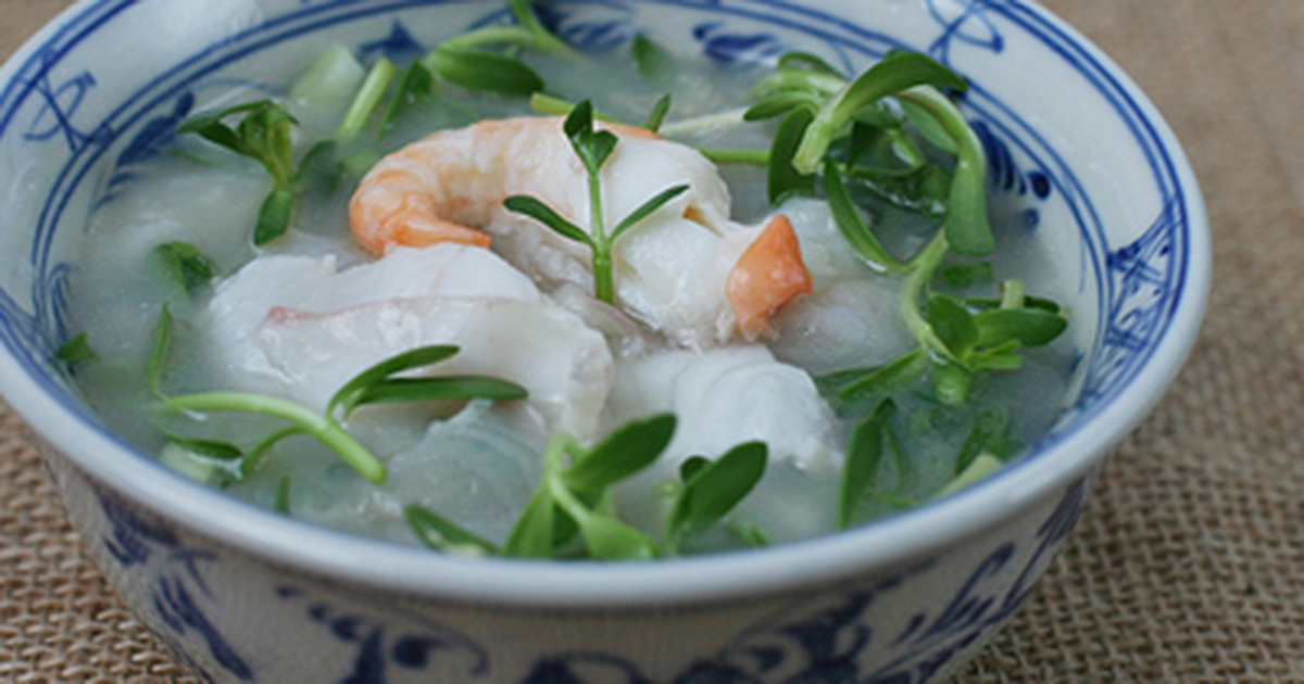 Cùng vào bếp nấu cháo cá lóc rau đắng giải nhiệt