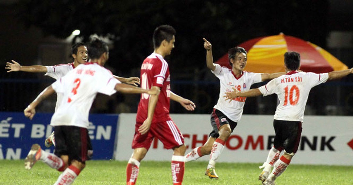 Nam Định rơi vào thế khó