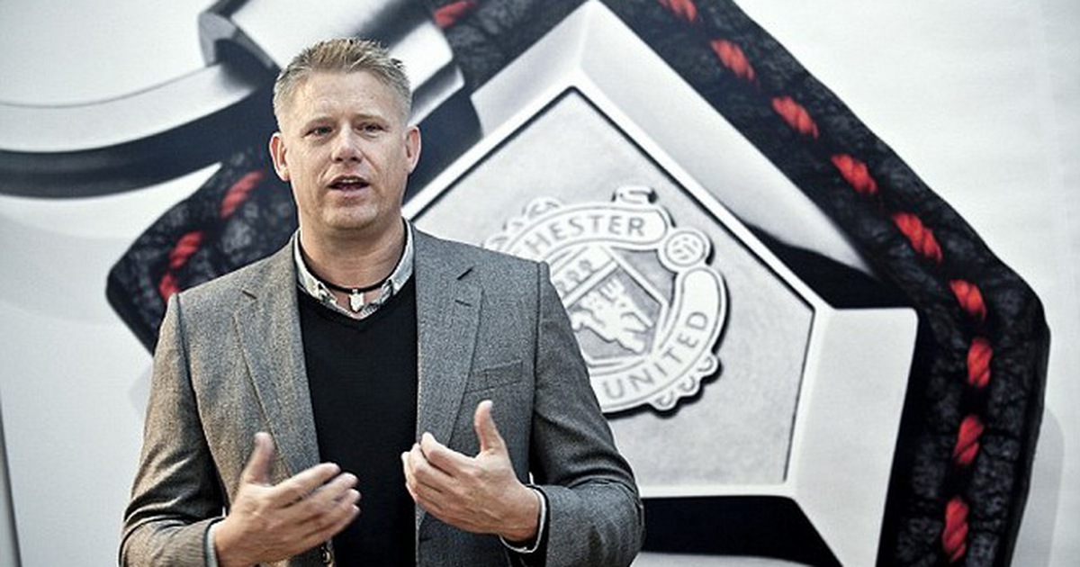 Huyền thoại M.U đánh giá cao Man City trước trận derby