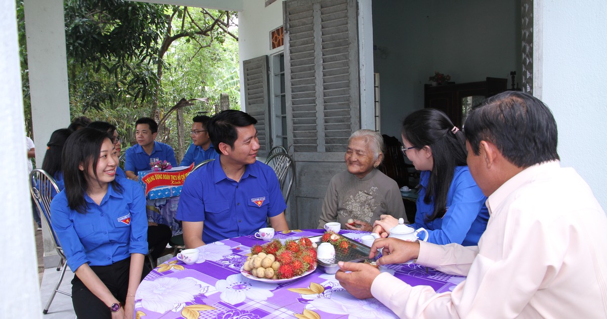 Bí thư T.Ư Đoàn Nguyễn Ngọc Lương thăm gia đình chính sách tại Tây Ninh