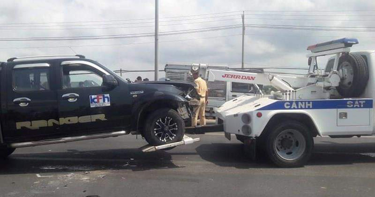 Người mắc bệnh tâm thần lái xe bán tải gây tai nạn liên hoàn, ép xe CSGT?