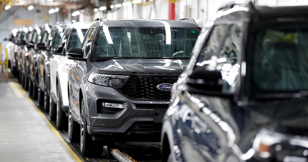 Vớt vát doanh số Ford ‘tính đường’ bán xe thiếu chip, sau đó lắp bổ sung