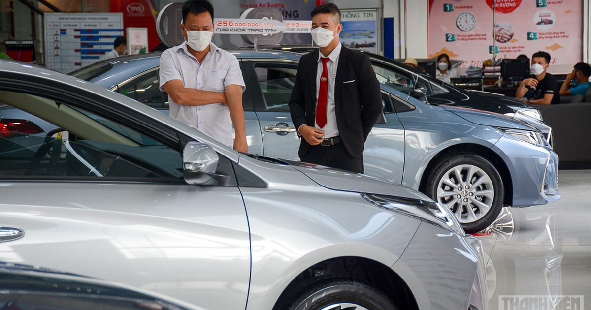 Sắp hết thời hạn hưởng ưu đãi lệ phí trước bạ, giá ô tô ‘nội’ leo thang