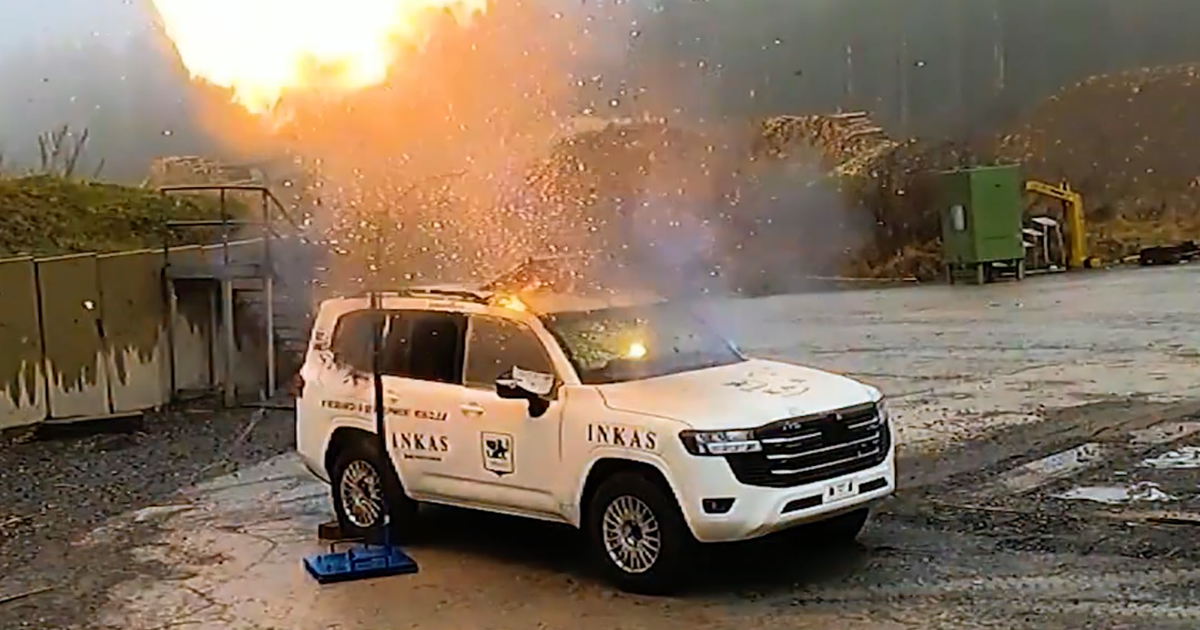 Bản độ Toyota Land Cruiser 2022 bọc thép vượt thử thách súng đạn, chất nổ