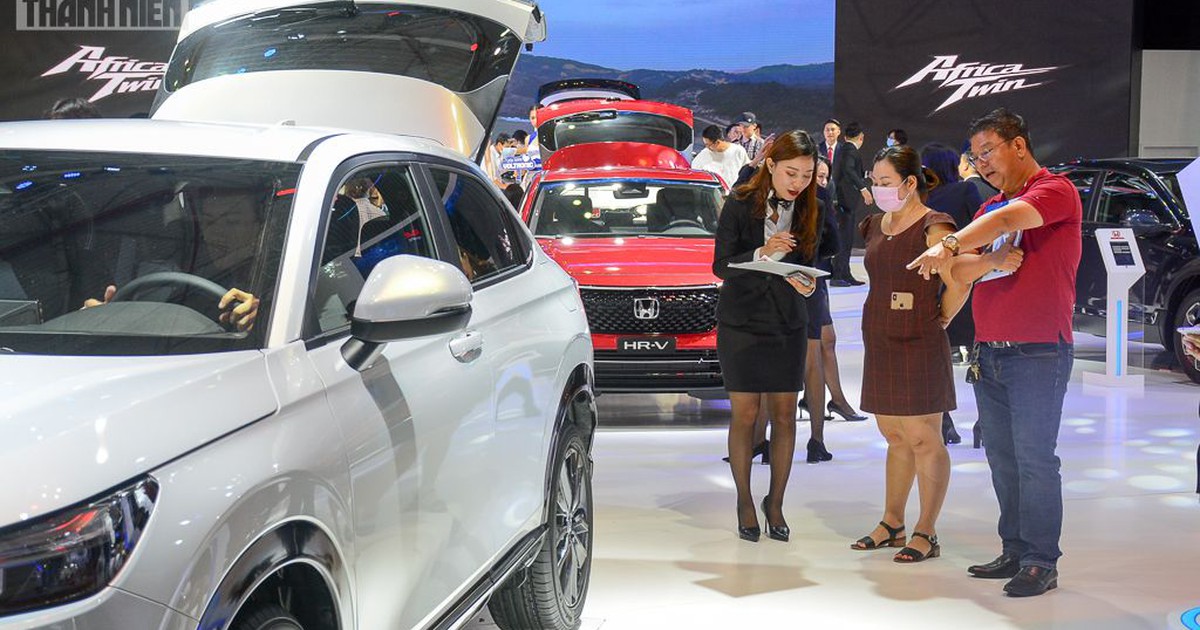 Cuối năm, doanh nghiệp kinh doanh ô tô ‘chật vật’ chạy đua doanh số