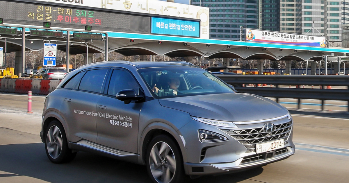 Hyundai trình diễn xe điện dùng pin nhiên liệu tự lái