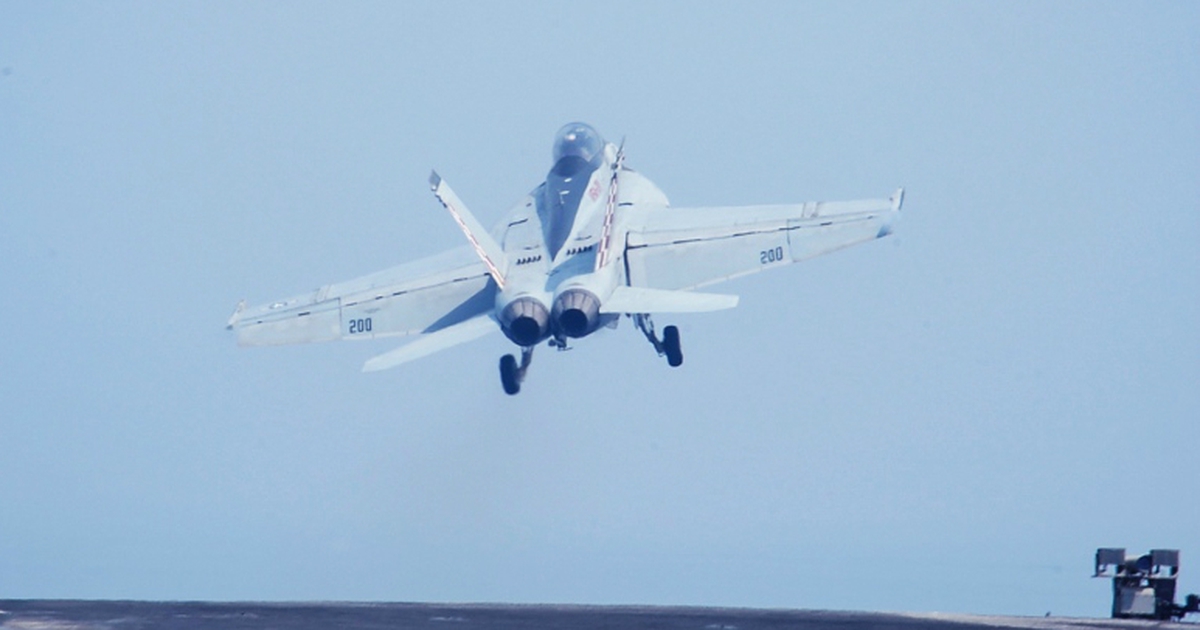 Máy bay Mỹ và Nga lại chạm mặt nhau ở Syria