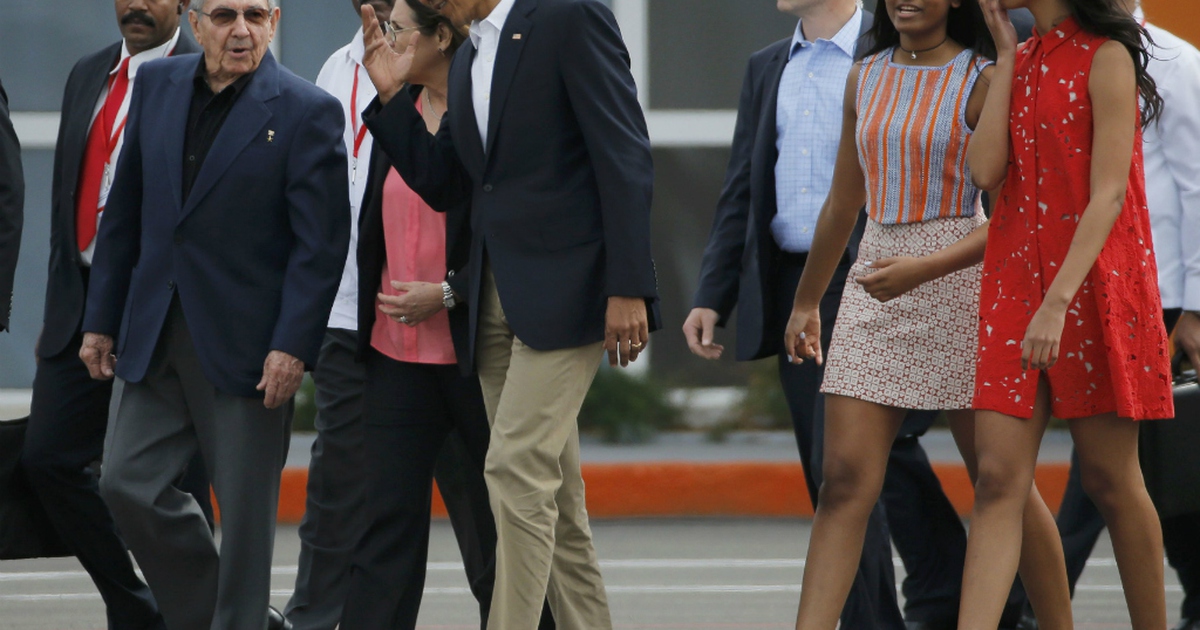 Chủ tịch Raul Castro ra sân bay tiễn Tổng thống Obama rời Cuba