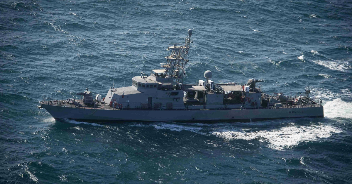 Tàu chiến Mỹ bắn súng máy cảnh cáo tàu Iran