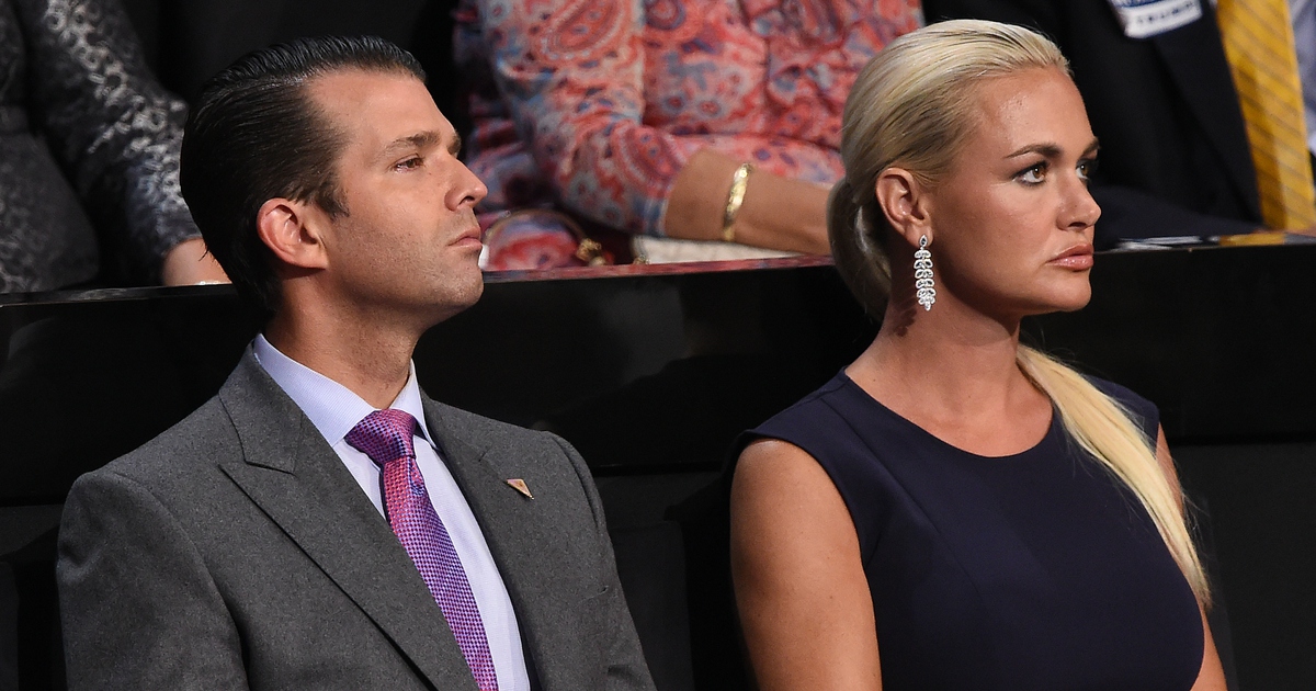 Con dâu Tổng thống Trump nhập viện sau khi mở bưu phẩm chứa bột trắng