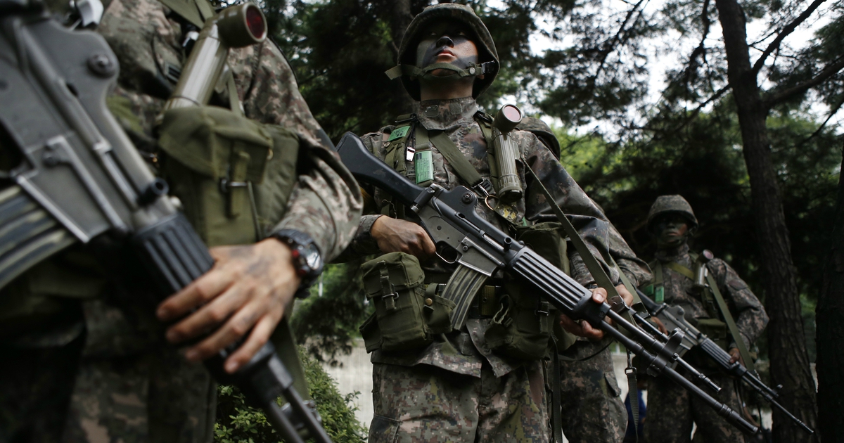 Hàn Quốc phải hạ tiêu chuẩn tuyển quân vì dân số giảm