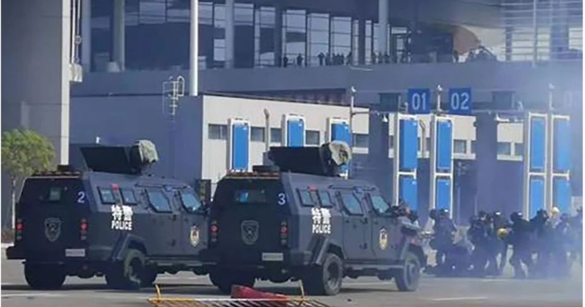 Cảnh sát Trung Quốc diễn tập rầm rộ trước ngày kỷ niệm nhận lại Macau