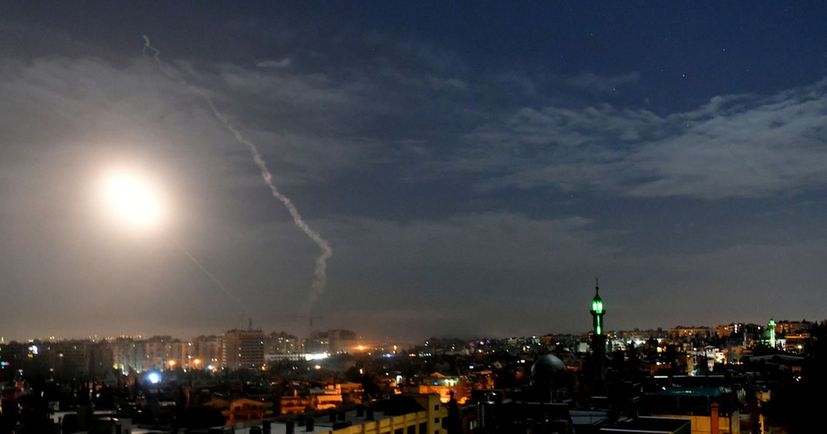 Phòng không Syria suýt bắn rơi máy bay chở 172 người