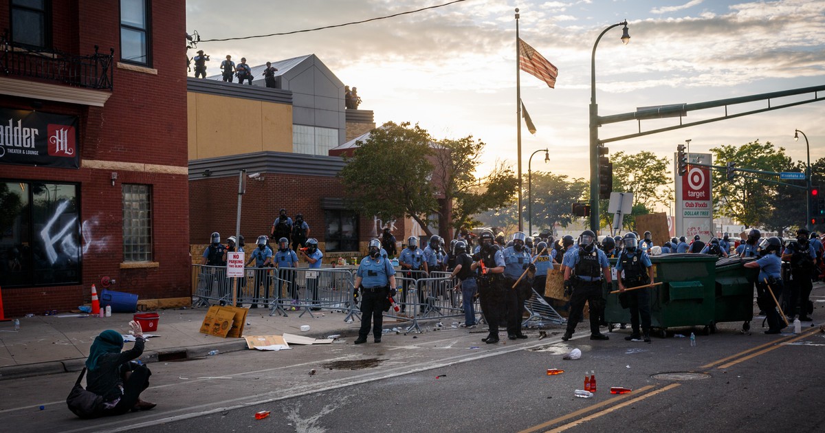Thành phố Minneapolis cam kết giải thể sở cảnh sát sau vụ làm chết người da màu