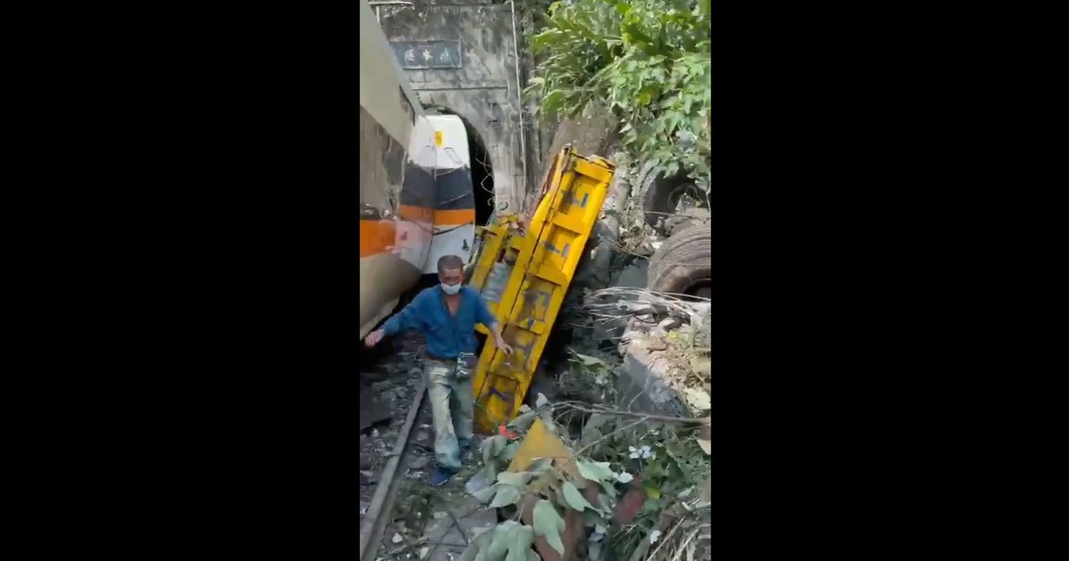 Tàu hỏa trật đường ray tại Đài Loan, 36 người thiệt mạng