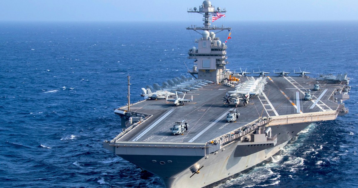 Ông Trump chì chiết tướng Mỹ về siêu tàu sân bay