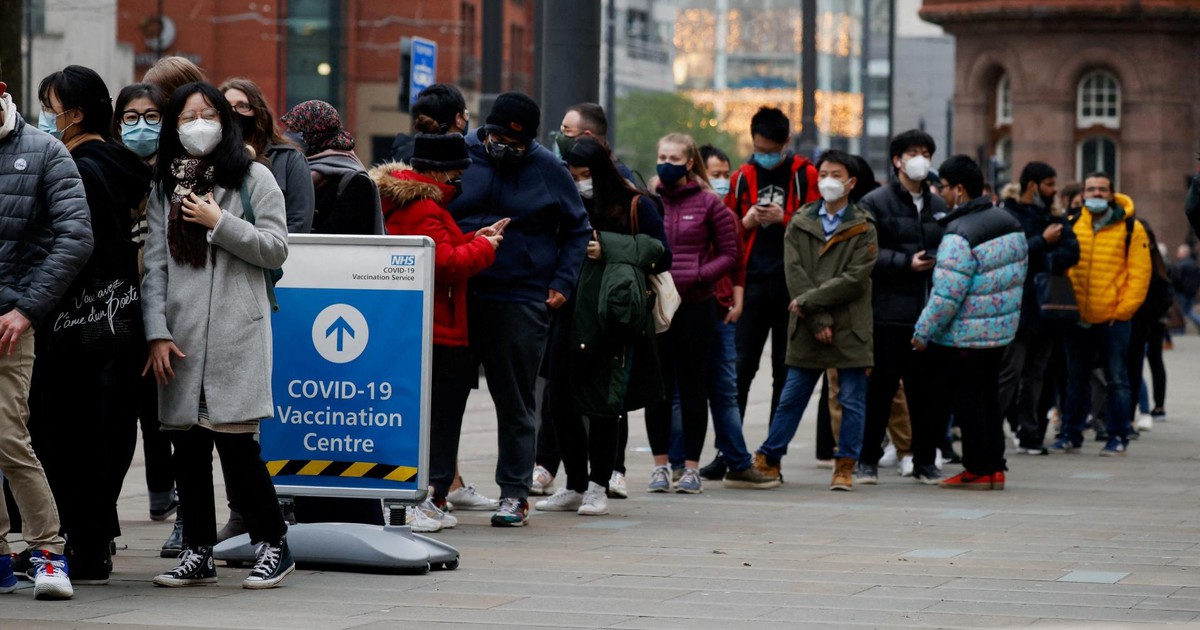 WHO báo động biến thể Omicron lan nhanh 'chưa từng thấy'