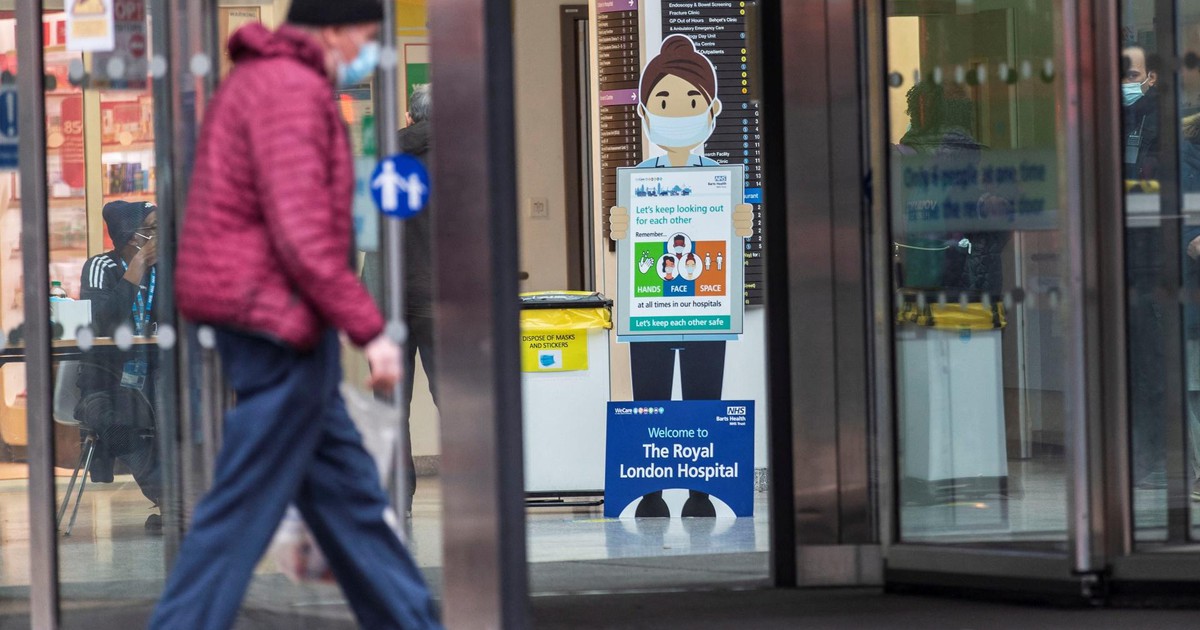 Thủ tướng Anh tuyên bố biến thể Omicron gây triệu chứng nhẹ