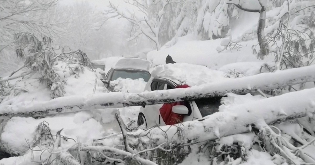 Ùn ùn đi ngắm tuyết rơi, ít nhất 22 người Pakistan thiệt mạng trong ô tô