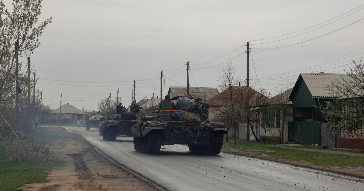 Ukraine nói trận chiến Donbass đã bắt đầu, hàng loạt vụ nổ lớn dọc tiền tuyến