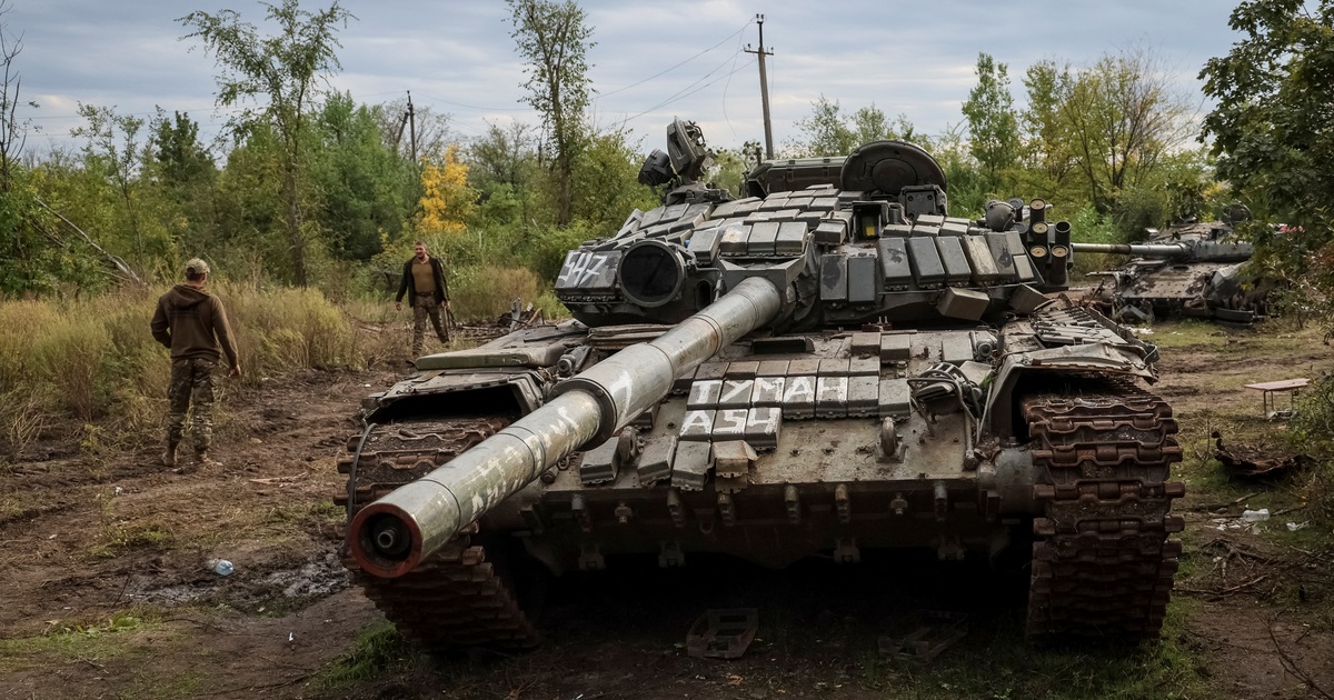 Ukraine thu được hàng trăm xe tăng của Nga bỏ lại