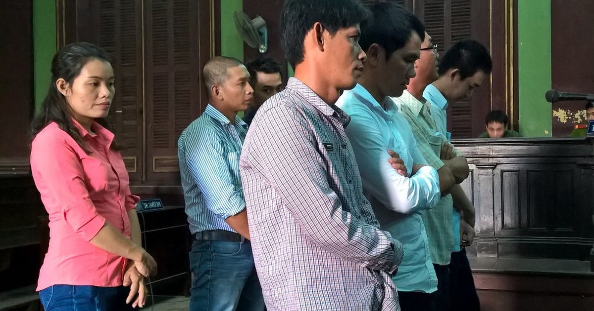 Khi trung úy CSGT 'nhúng chàm' trong đường dây làm giả giấy tờ xe