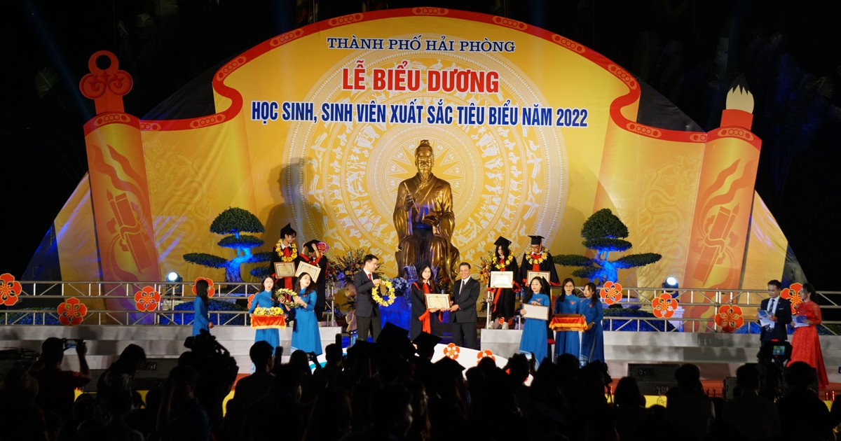 Hải Phòng: Dành 1,67 tỉ đồng thưởng cho học sinh, sinh viên tiêu biểu của thành phố