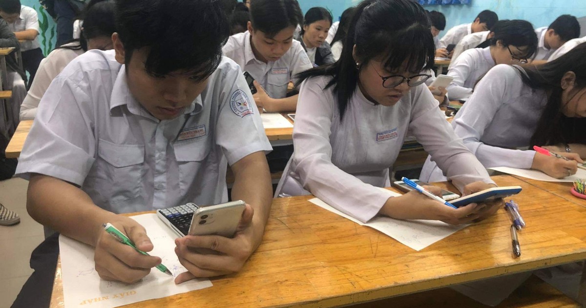 Giáo viên nói gì về quy định học sinh được dùng điện thoại?