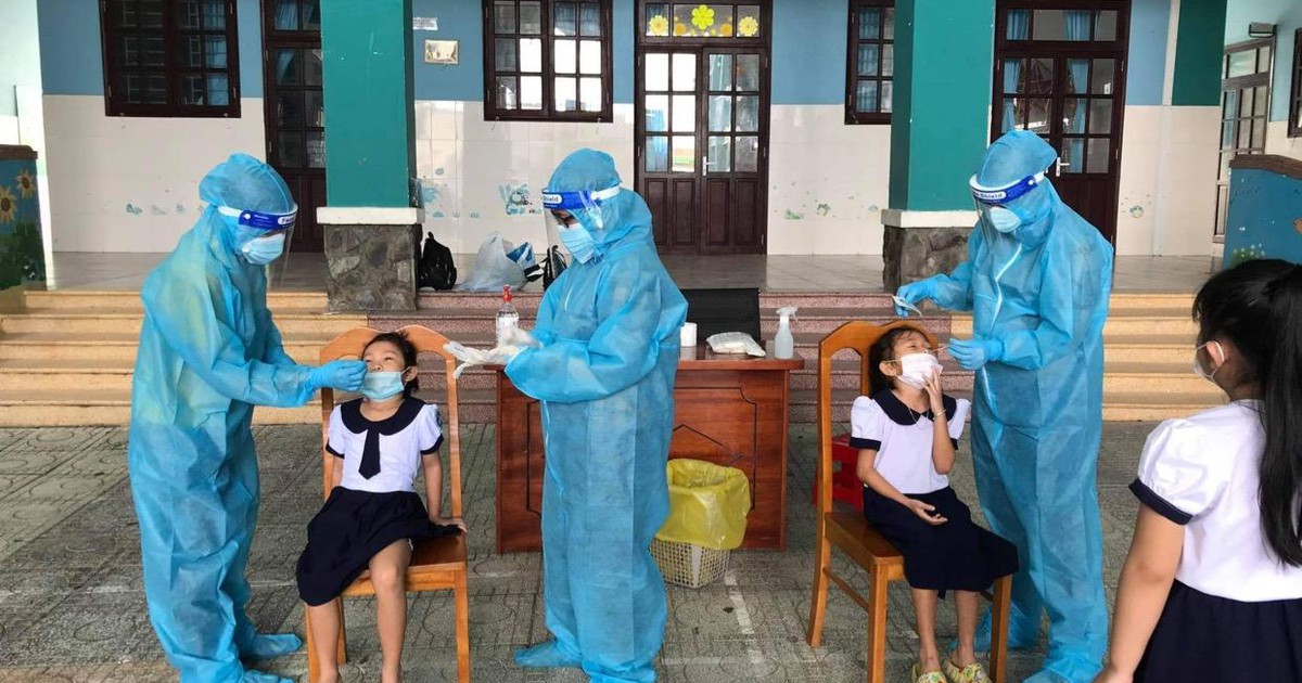 Test nhanh Covid-19 toàn bộ học sinh là không cần thiết