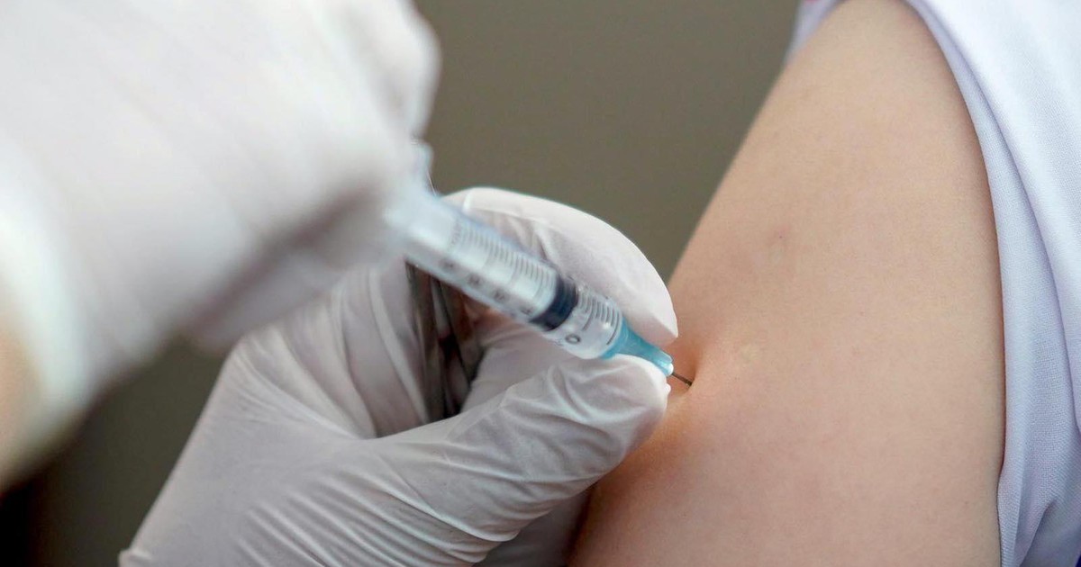 Tiêm vắc xin phòng Covid-19 cho học sinh lớp 12 trước, dự kiến vào ngày mai