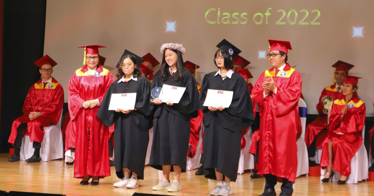 Thí sinh đạt điểm thi tốt nghiệp cao nhất TP.HCM nhận học bổng toàn phần bậc ĐH