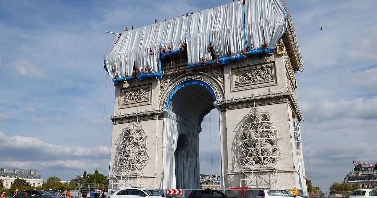 Dân Pháp háo hức chờ đón Khải Hoàn Môn được ‘mặc áo’ mới